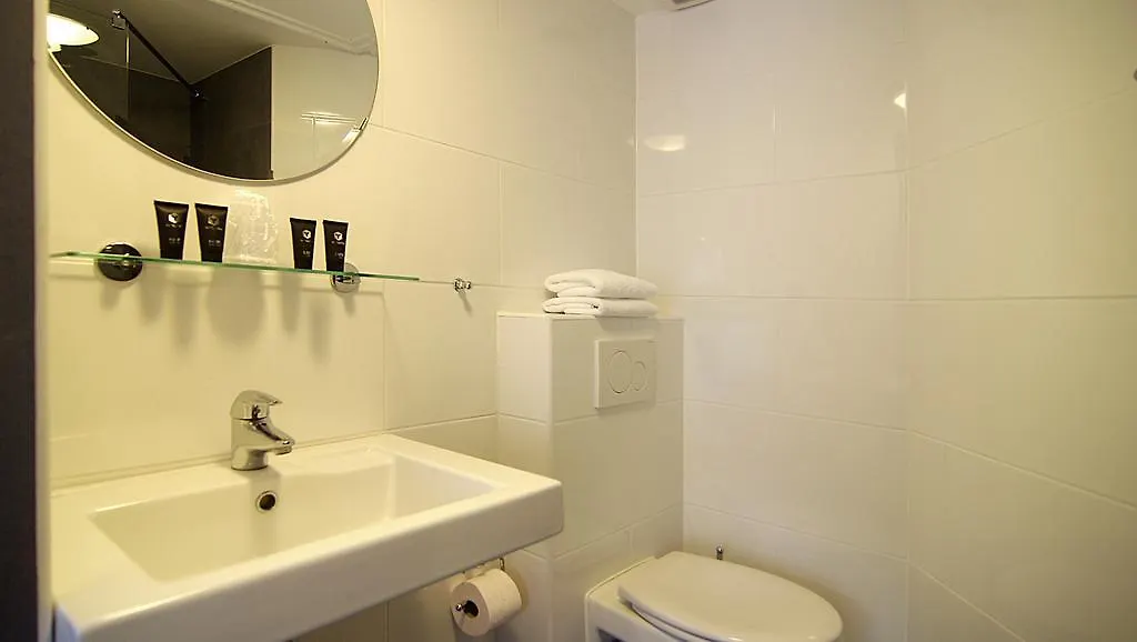 Flower Market Hotel Amsterdam 2*,
